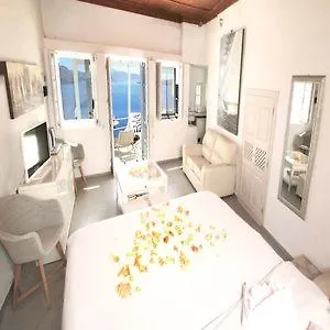 Prime 3* Oia (Santorini)