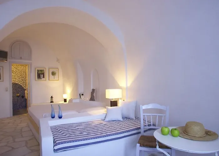 Prime 3* Oia (Santorini)