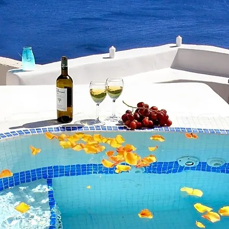 Prime 3* Oia (Santorini)
