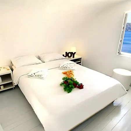 Prime 3* Oia (Santorini)