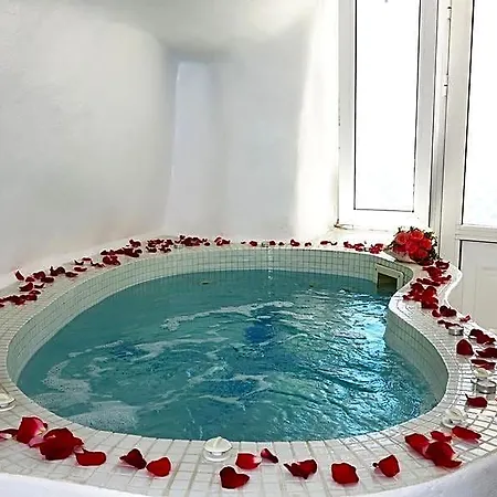 Prime 3* Oia (Santorini)